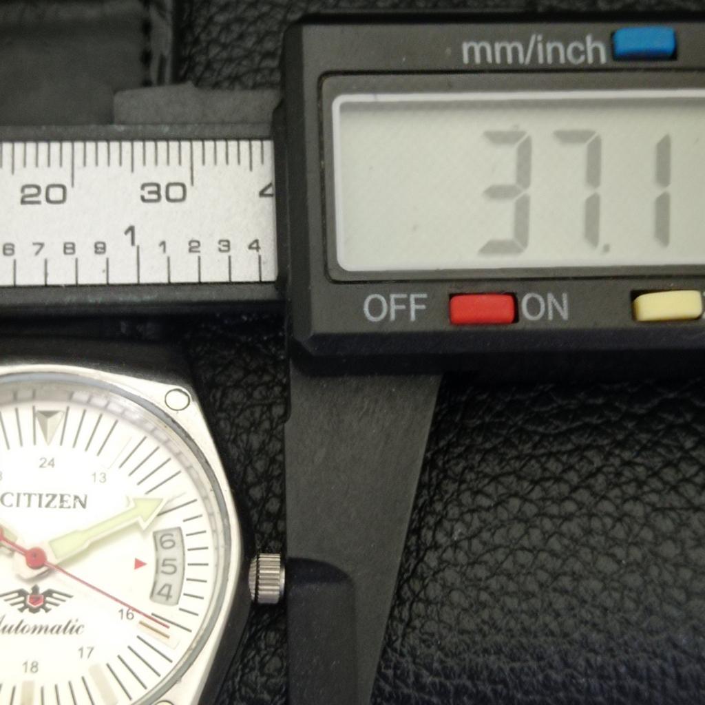 CITIZEN AUTOMATIC 8200 VINTAGE JAPAN MENS SILVER COLOR DIAL WATCH a500204-2 R151b-a500204