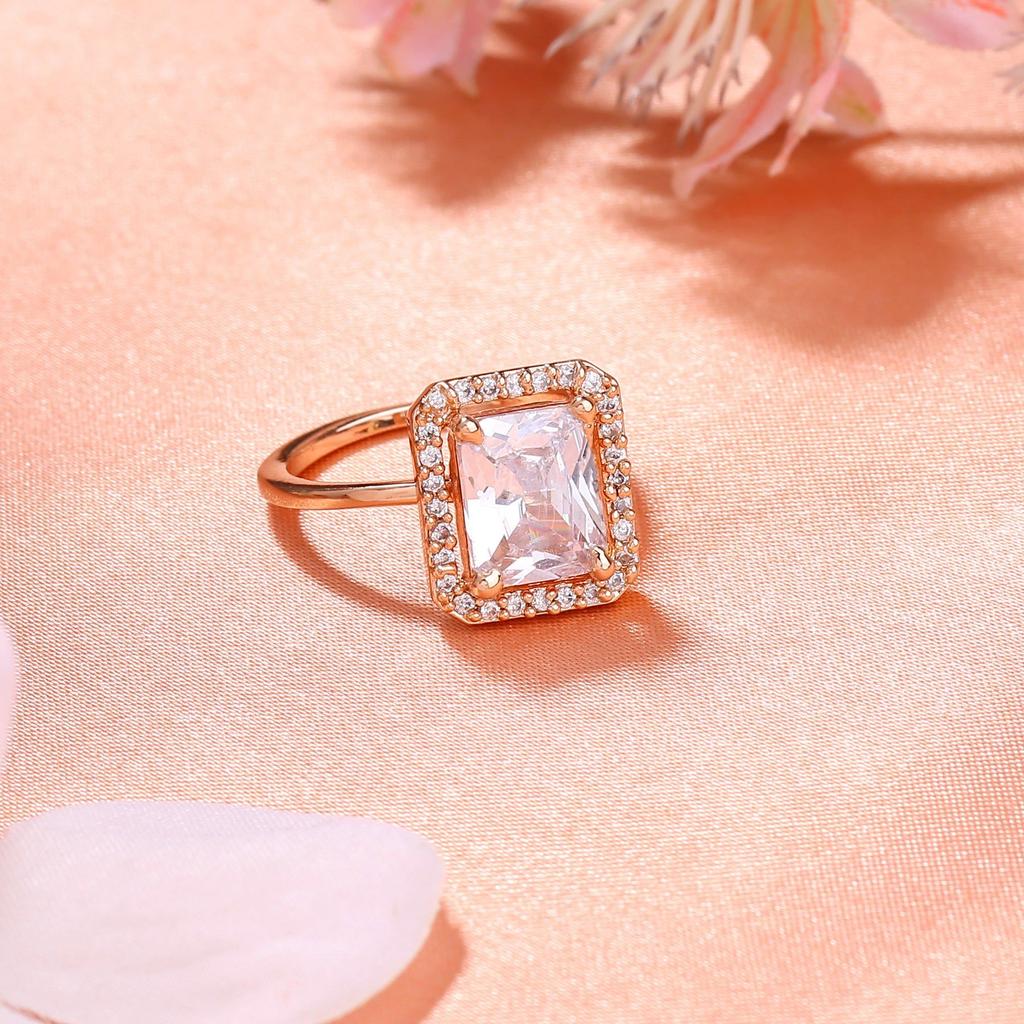 Damski pierścionek na palec Estele z błyszczącą cyrkonią pokrytą różowym złotem (nastawny)