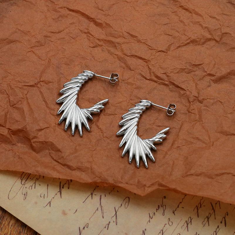 

Personality Exaggerated Feather Wings Girls Earrings Fashionable Retro, Plated 18K Real Gold Titanium Steel Earrings