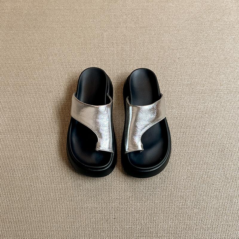 

Fashion toe slippers women s summer wear new leather comfortable casual soft thick-bottomed beach flat sandals 40