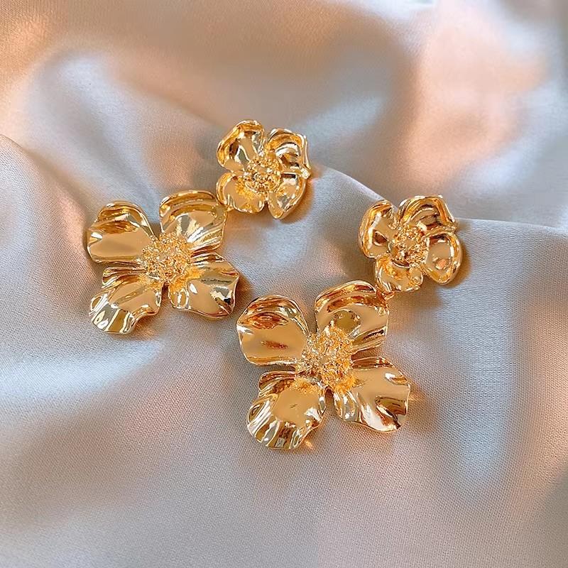 Metal Flower Earrings for Women Design and Light Luxury Exaggerated Drop Earrings Wholesale Gold Plating Jewelries