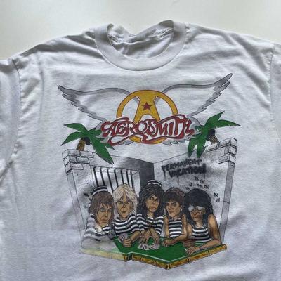Tops – T-Shirts