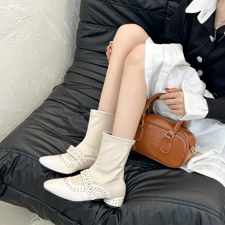 La combinaison parfaite de la mode et de la praticité, le choix de la qualité ! Bottes de mode courtes en PU carré et caoutchouc à talon bas (