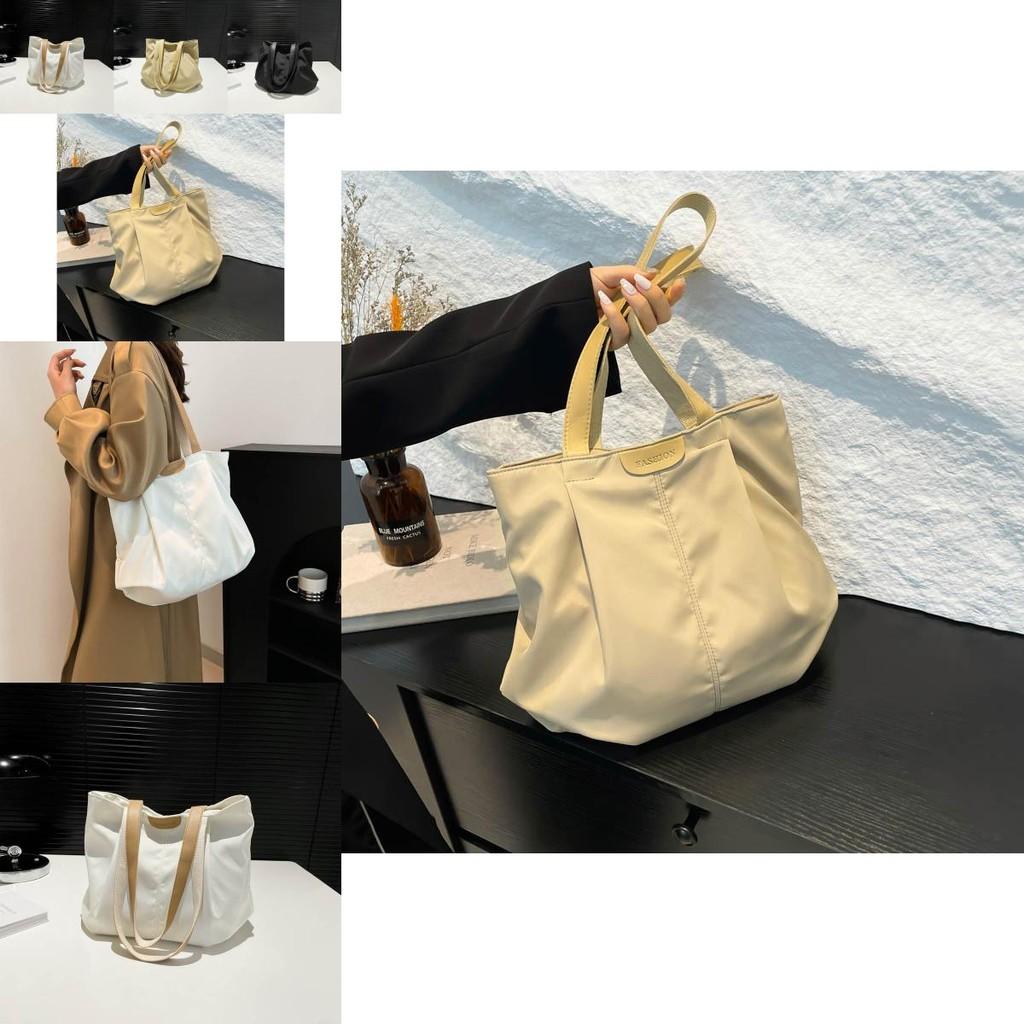 Chic And Spacious Canvas Tote Bag For Women Perfect For Casual Travel And Daily Use