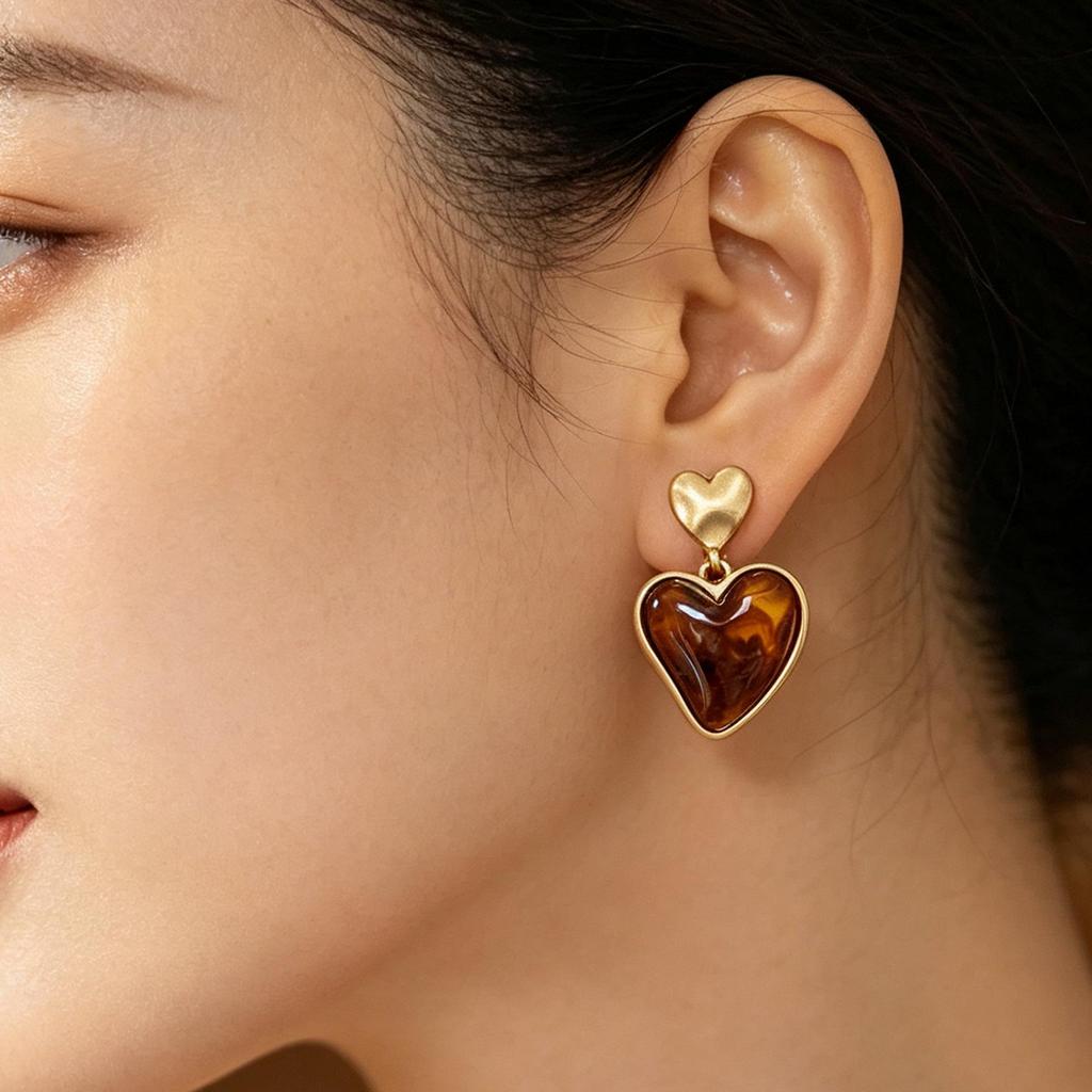 Amber Heart Inlaid Gold-Plated Stainless Titanium Steel Earrings - Light Luxury Heart-Shaped Studs