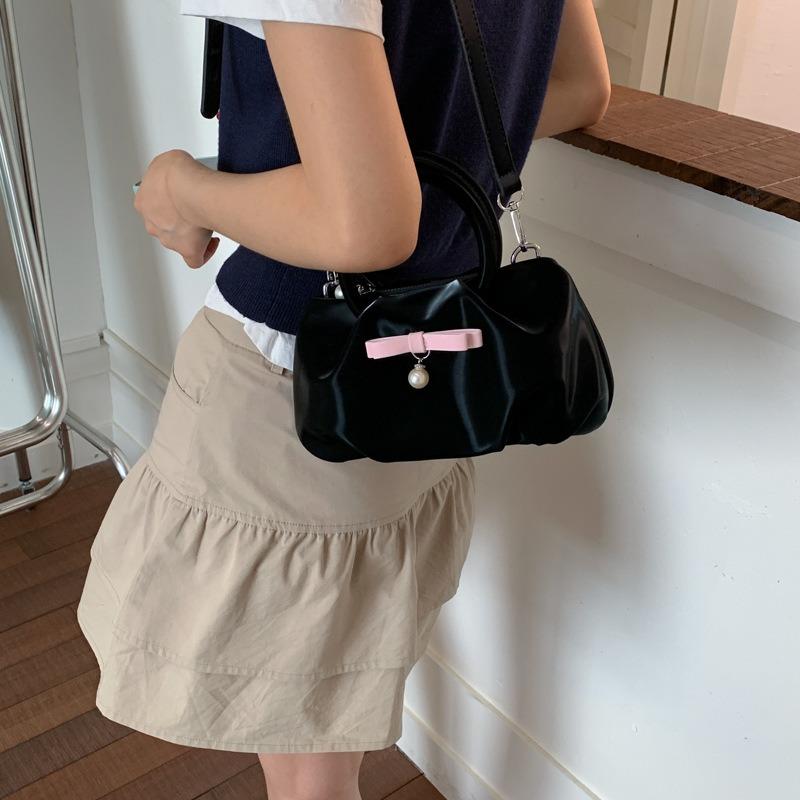 Niche Bag Women's New Summer Versatile Messenger Bag Portable Pleated Cloud Bag