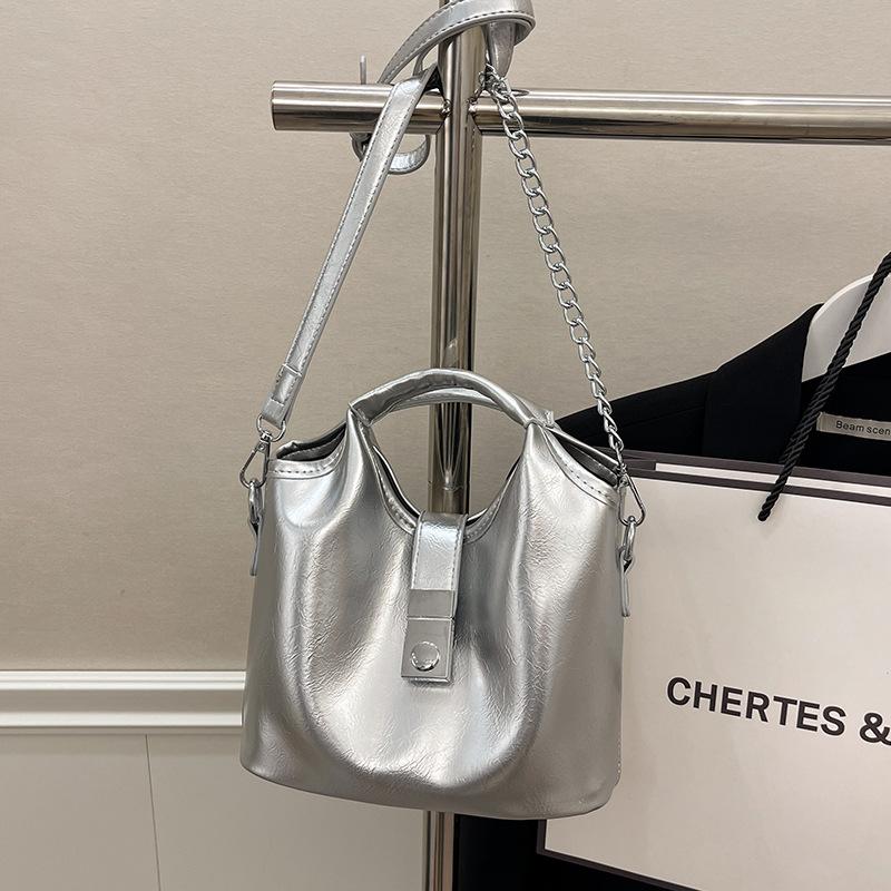 

2025 new foreign style simple wind oil wax leather niche bucket bag versatile fashion high sense messenger mother bag
