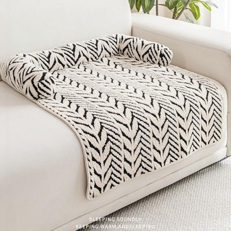 Premium Plush Non-Slip Pet Mat Thick Couch Sofa Bed for Cats Dogs Cozy Washable Dog Bed Cat Pad Pet Indoor Outdoor Travel Use