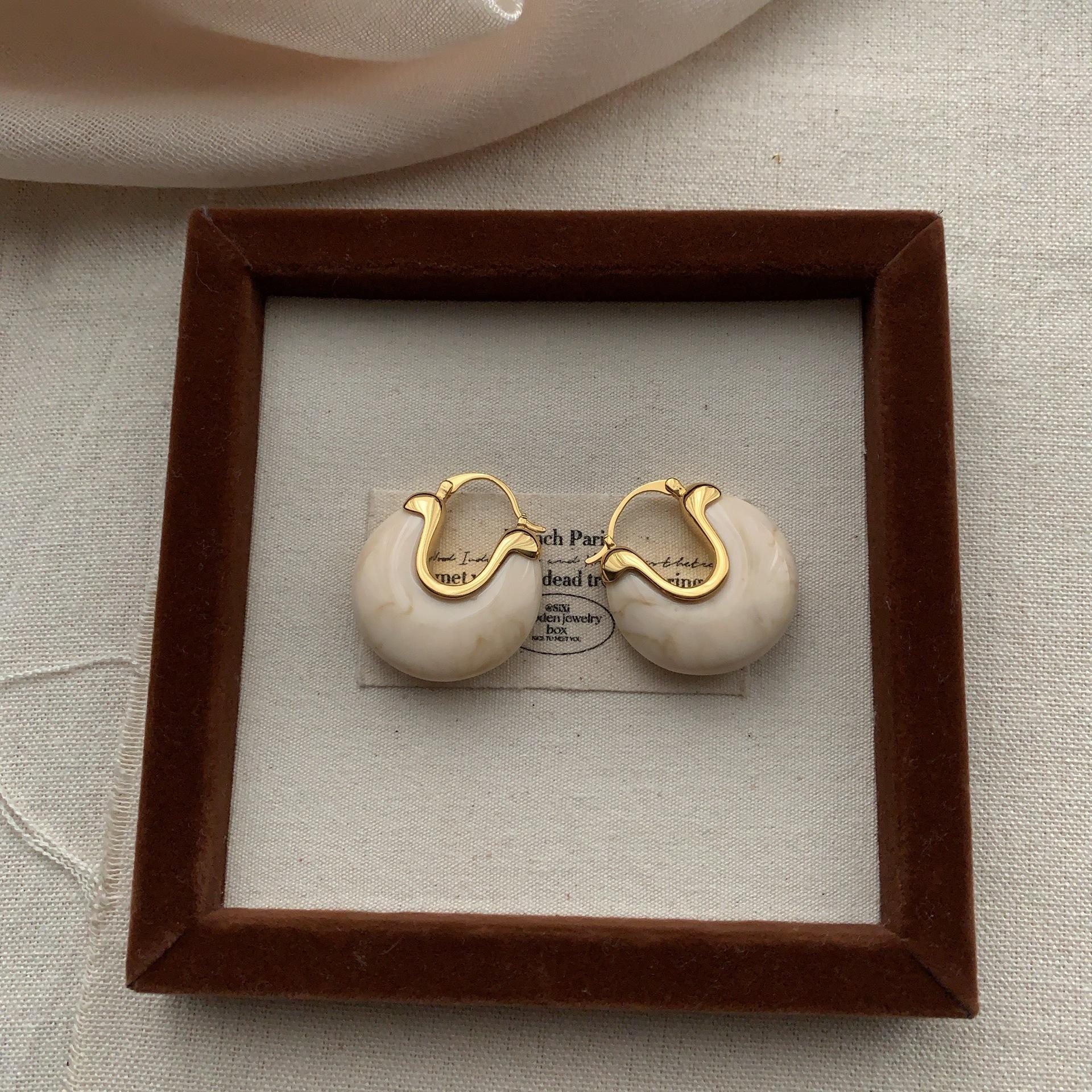 

Кольорові смоляні круглі великі сережки, Сережки, Легка розкіш, Нішевий погляд, Вишукане відчуття, Прості та невибагливі, Модні та універсальні сережки