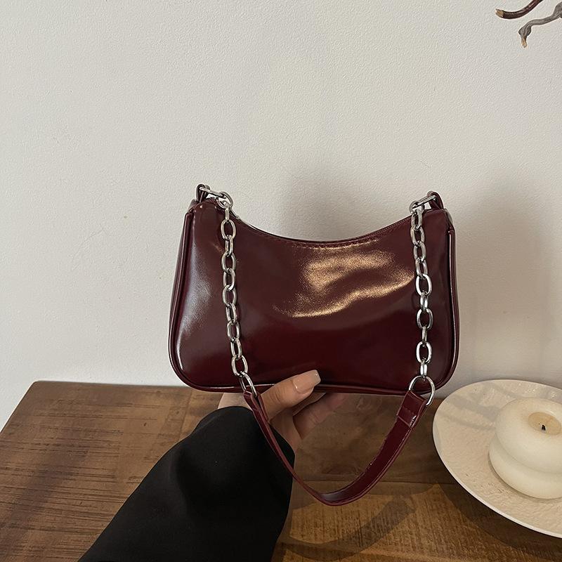 

Трендовая высококачественная текстура однотонная цепочка корейская версия новой сумки подмышку женская личность масляная кожа личность универсальная на плечо бордовый