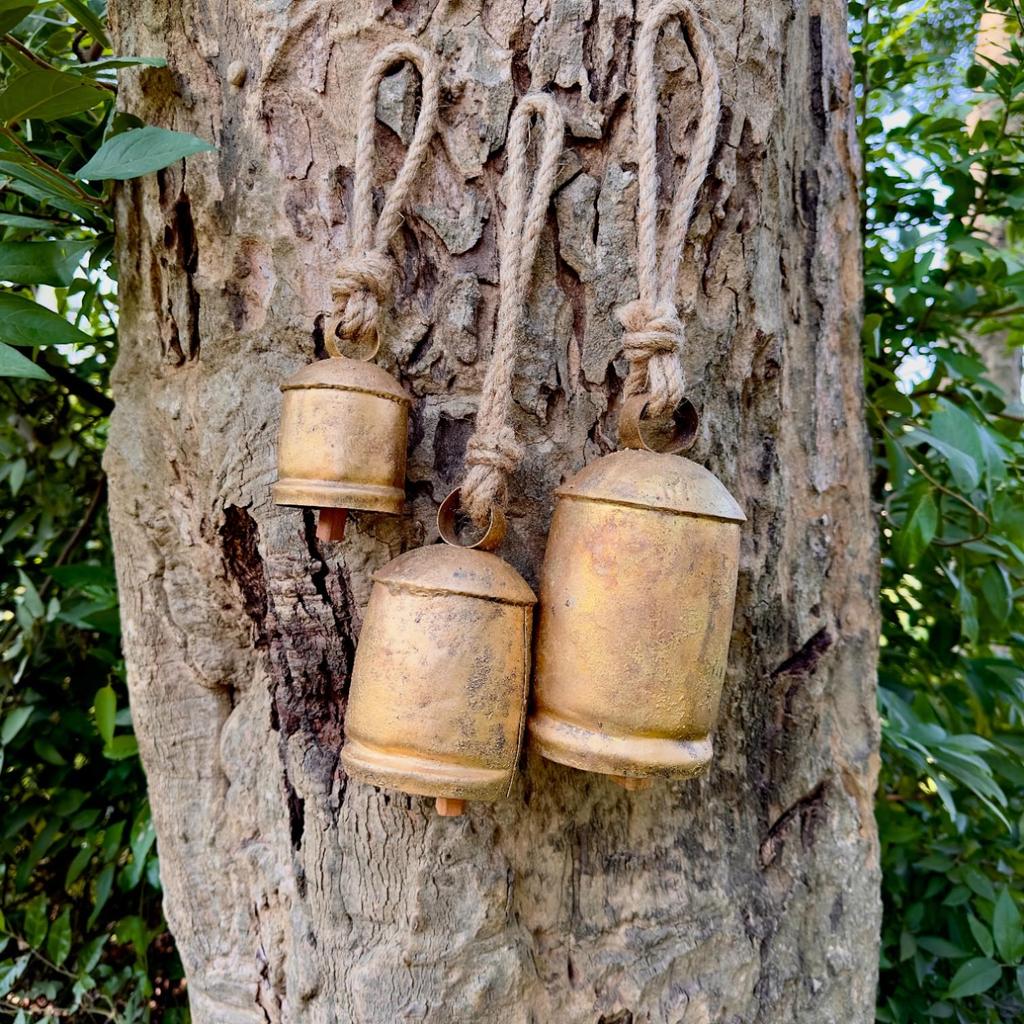 Zestaw 3 dużych dzwonków Harmony Cow, idealny prezent na Boże Narodzenie, duże zabytkowe ręcznie robione rustykalne dzwonki na szczęście ze sznurkiem