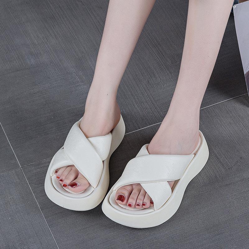 Thick-bottomed bread casual one-word slippers for women's outer wear summer new heightening fashion beach cool slippers