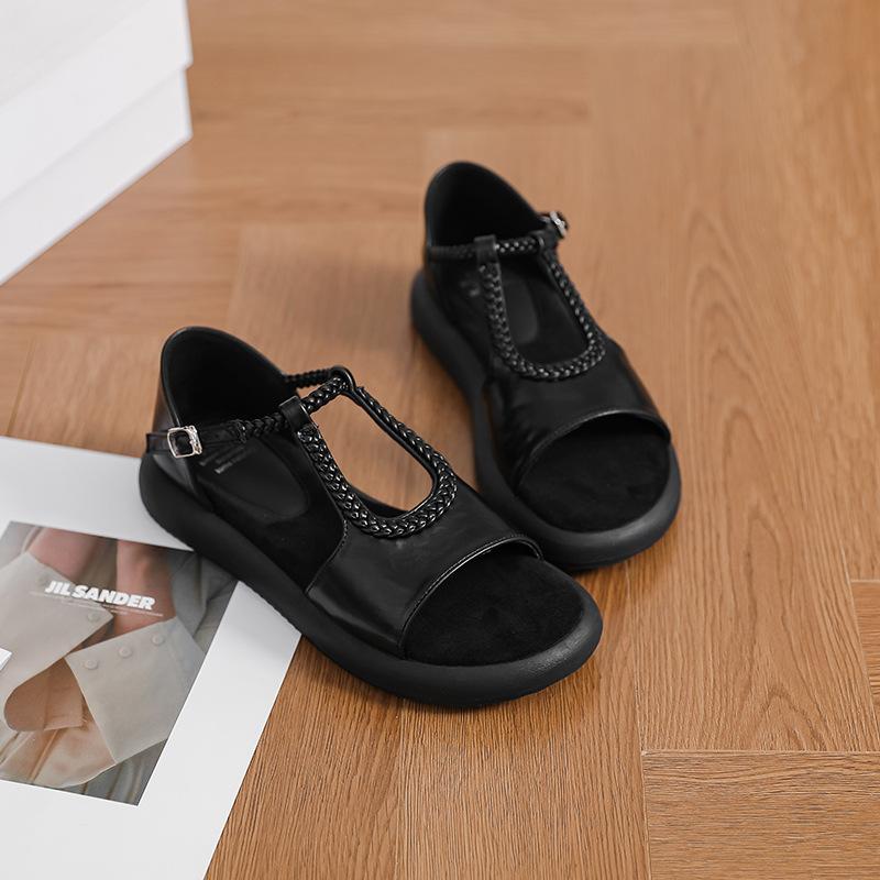 Auf Lager! Temperamentvolle Sommer-Web-Sandalen für Damen sind nicht ermüdend, haben weiche Sohlen und flache Sohlen, römische Schuhe und Strandschuhe werden draußen getragen.