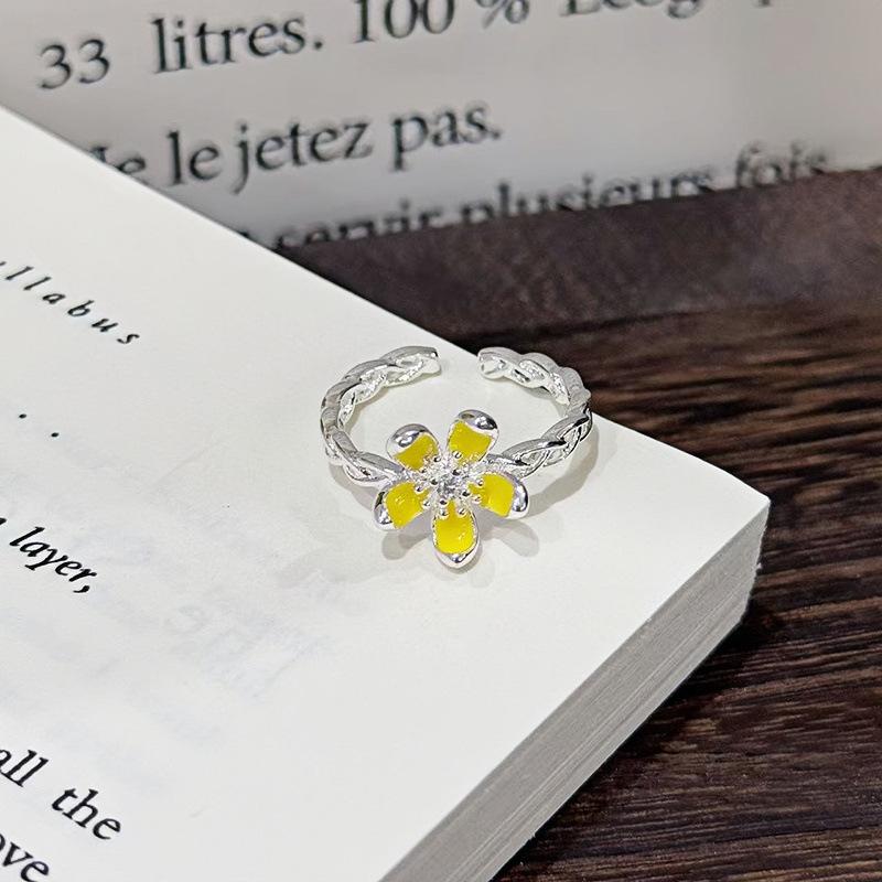 Sweet And Cool Personality Yellow Flower Butterfly Exquisite Temperament Open Ring Female Cold Wind French Gentle Ring
