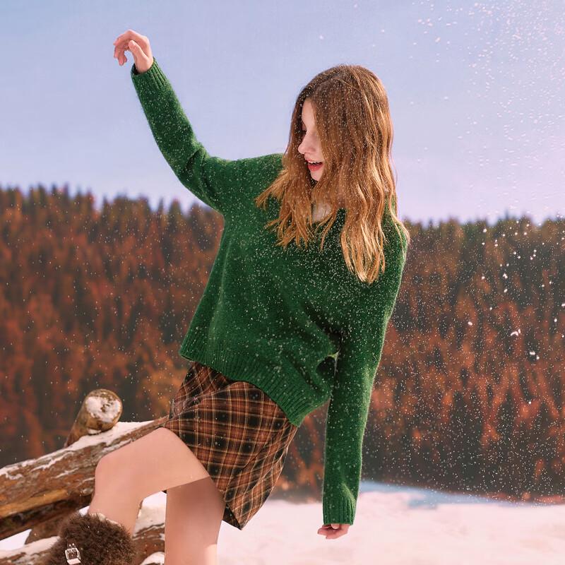 

Женский трикотажный пуловер Sancai 2025 Зима свободного кроя с отложным воротником XL (170/92A)