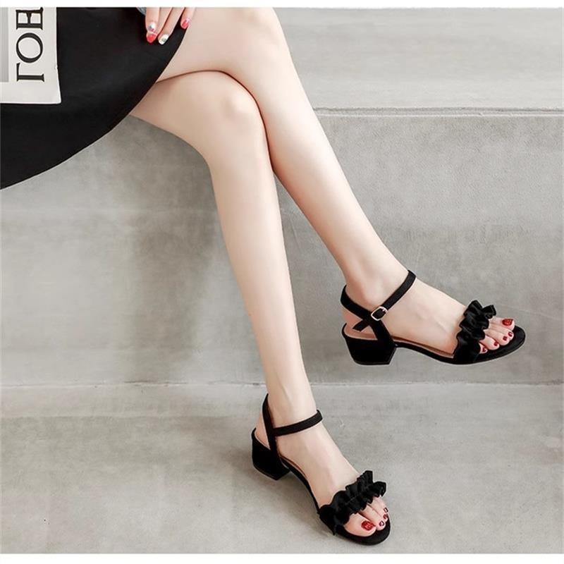 Sandały rzymskie baśniowy baśniowy styl delikatne buty letnie 2025 nowe wszechstronne buty wieczorowe słowo z grubym obcasem wysokie obcasy