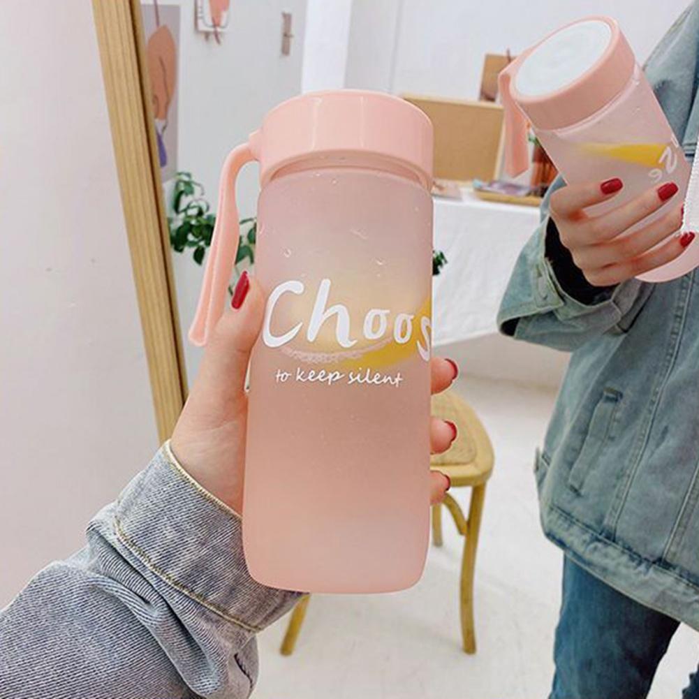 Plastikowa butelka na wodę Przenośna wycieczka Sport na świeżym powietrzu Szczelna uszczelka Szkolne butelki na wodę Naczynia do picia Bez BPA 600 ml