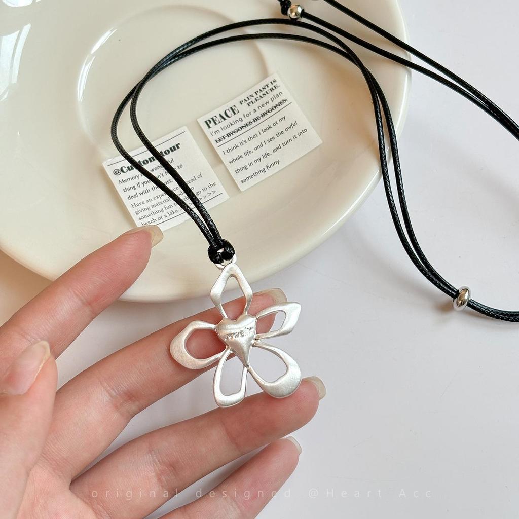 Versatile Magnetic Leather Sunglasses Clip Necklace and Sweater Chain