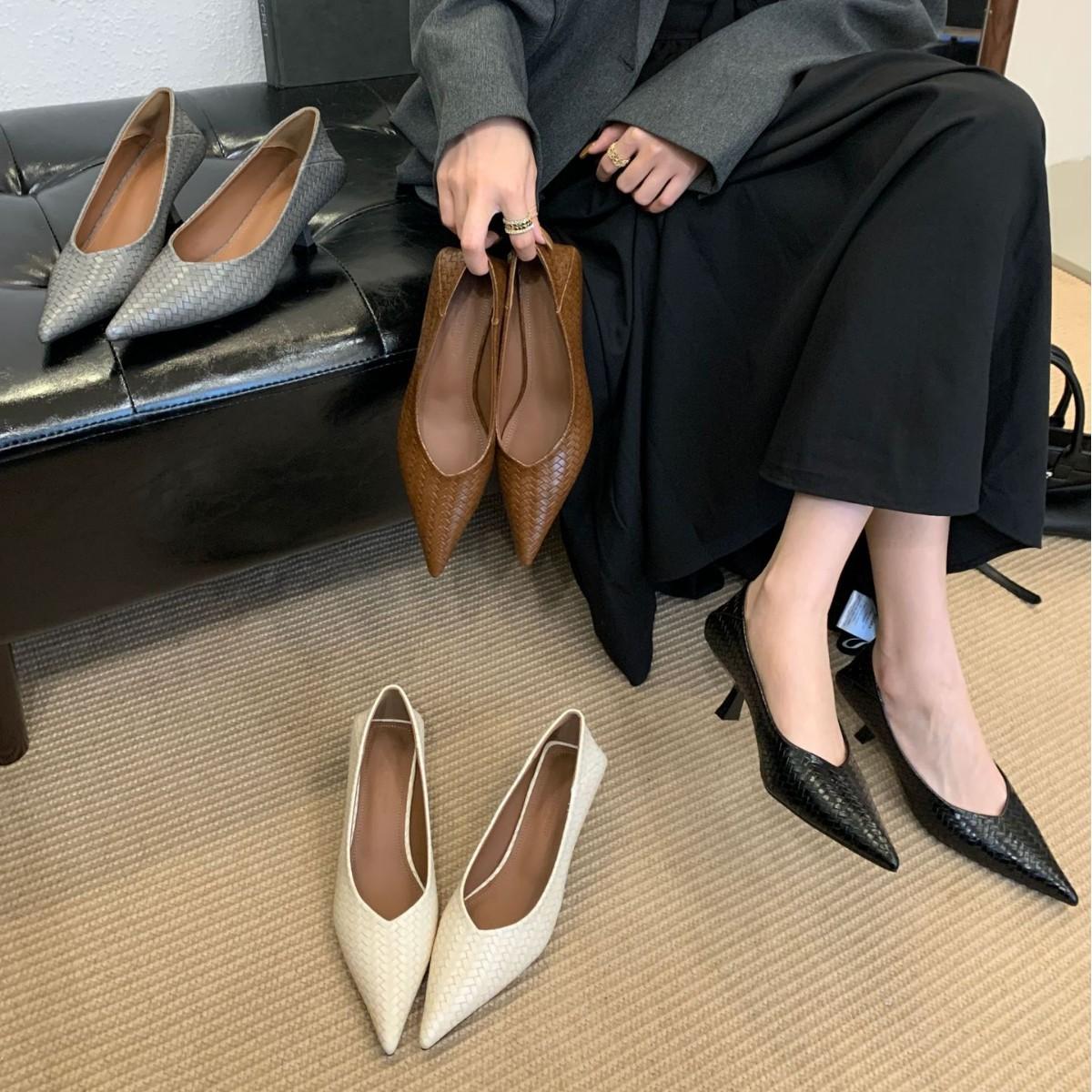 

2025 new Korean version pointed plaid shallow mouth foot cover soft sole commuter work women s single shoes 39 коричневый