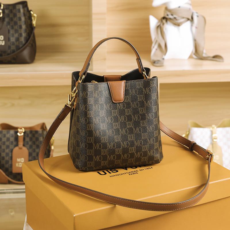 

New women s bag fashionable large-capacity portable bucket bag summer versatile women s commuting shoulder messenger bag