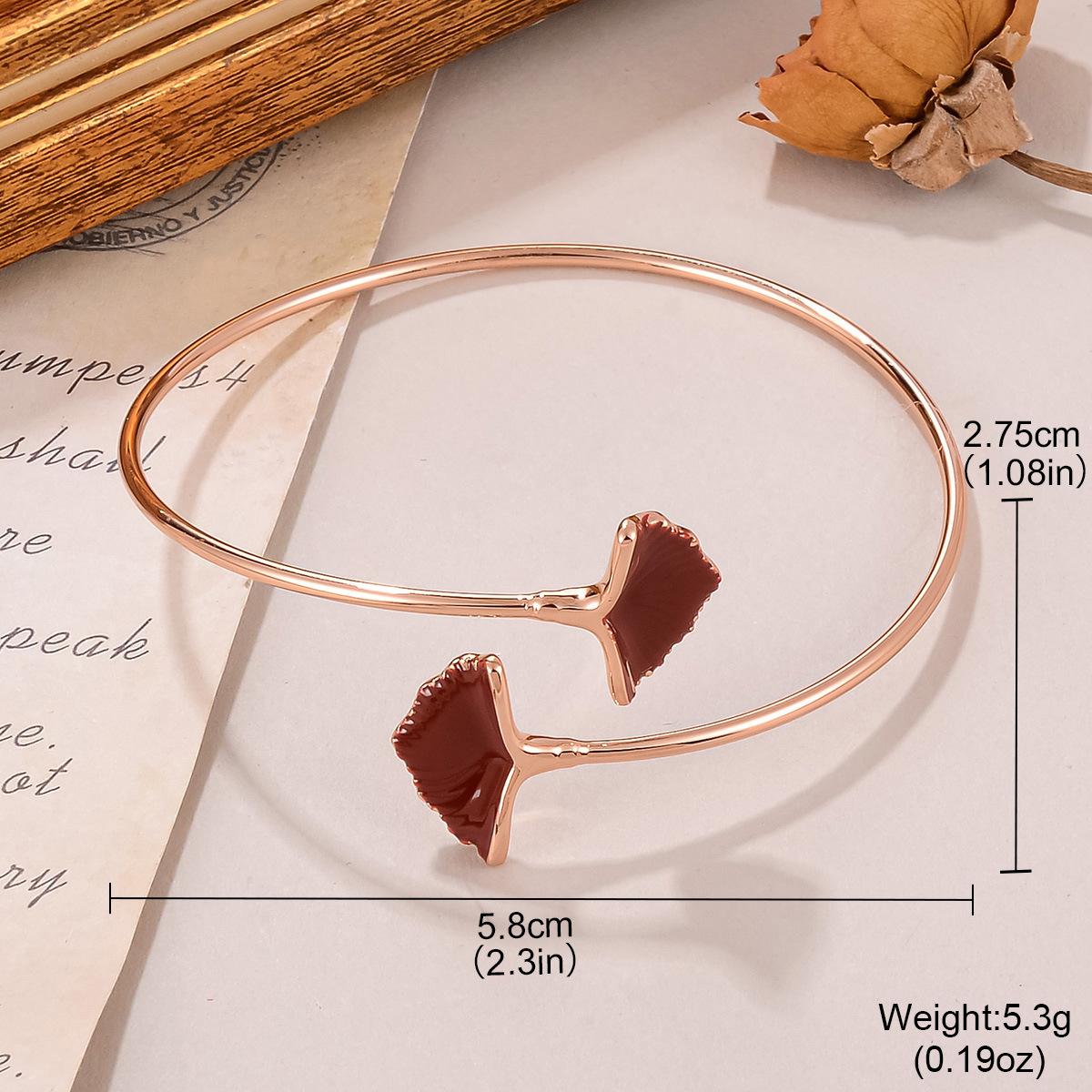 Maillard retro earrings Ankara red premium New Year s C-shaped stud earrings light luxury autumn and winter simple letter earrings women