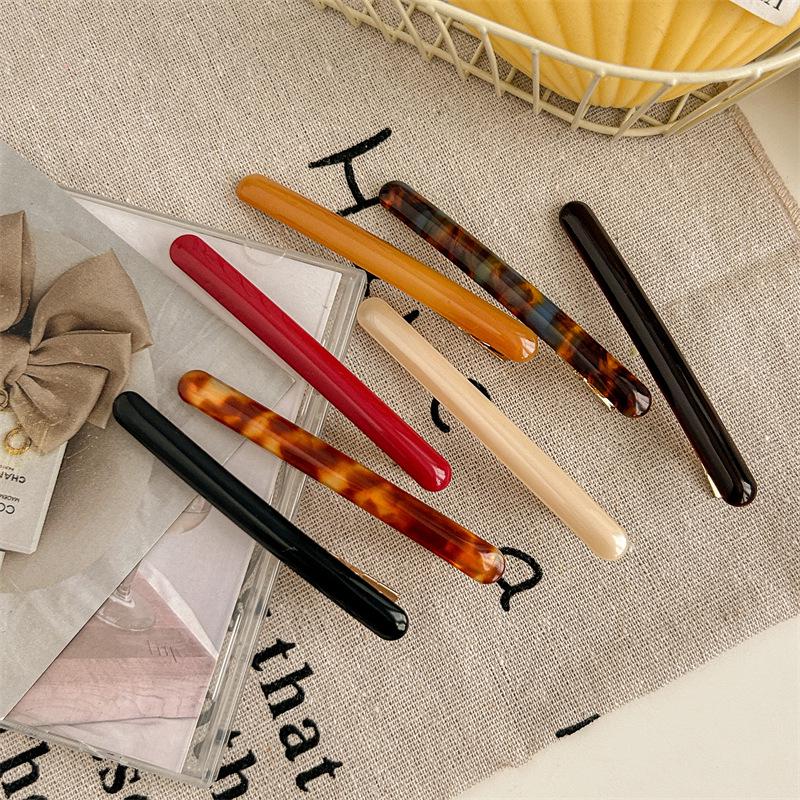 Retro Color Acetate Duckbill Hair Clip for Women: Stylish Side Bangs and Flyaway Management