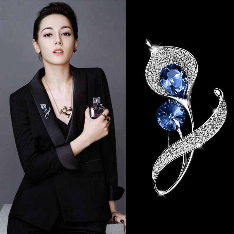 Korean Style Pearl Brooch: Versatile Floral Diamond Pin for Women's Coats