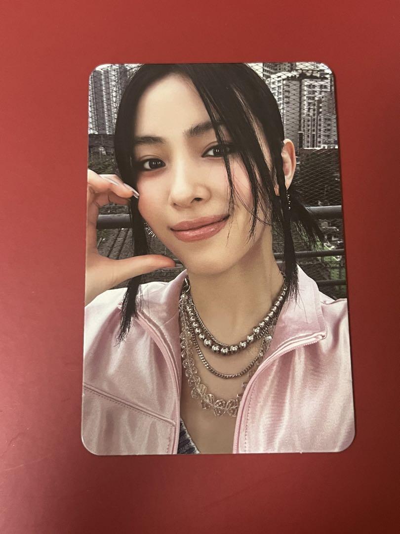 

[USED] ITZY Ryujin GOLD TARGET trading card
