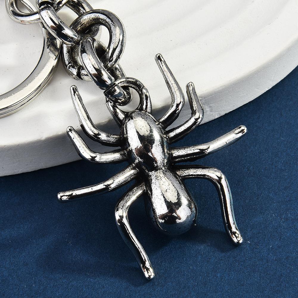 New Creative Spider Pendant Keychain - Metal Pendant for Unique Accessories with A Retro Style