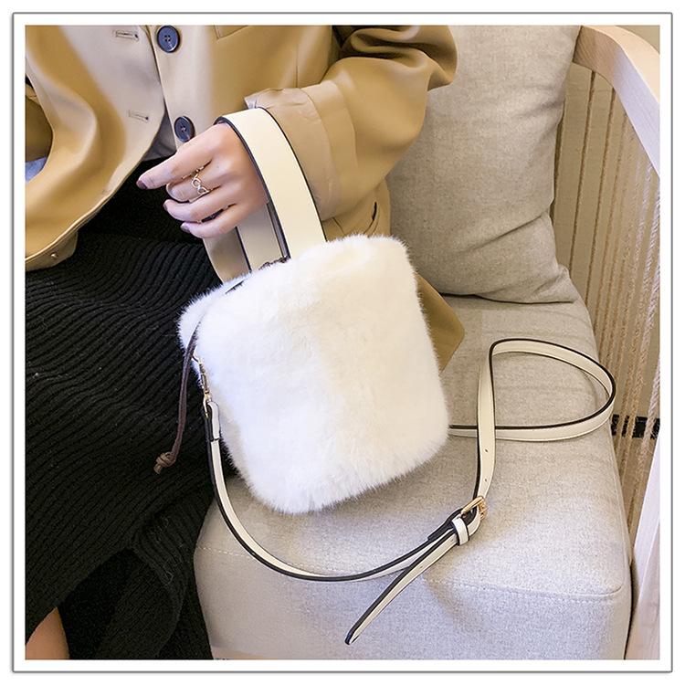 Bucket Bag Handbag Fashion Faux Fur Winter Bags Women Shoulder Crossbody Bag Ladies Plush Hand Bags Designers Bolsa Feminina Sac