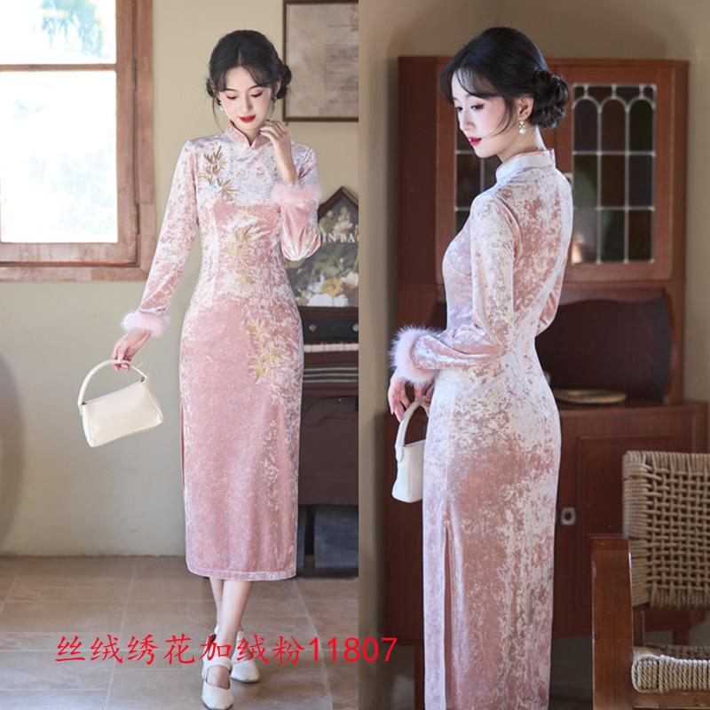 Velvet embroidered long velvet cheongsam autumn and winter new fashion young daily Chinese long-sleeved cheongsam