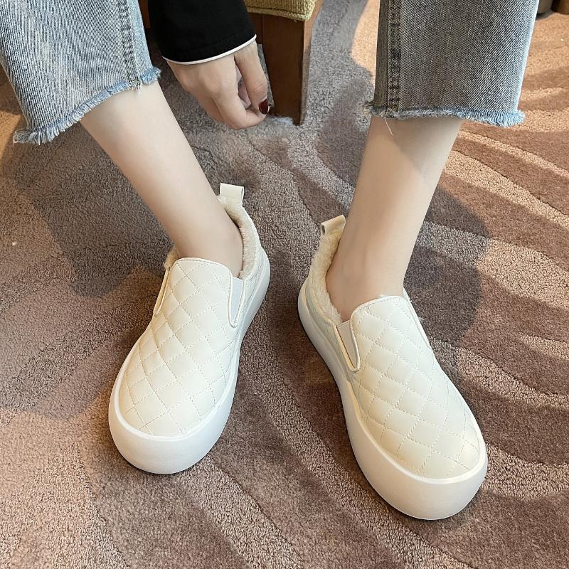Women's Vulcanized Shoes 2024 Winter Round Head Shoes Slip-on Fashion Femmes Sneakers Plush Keep Warm Comfortable Platform Shoes