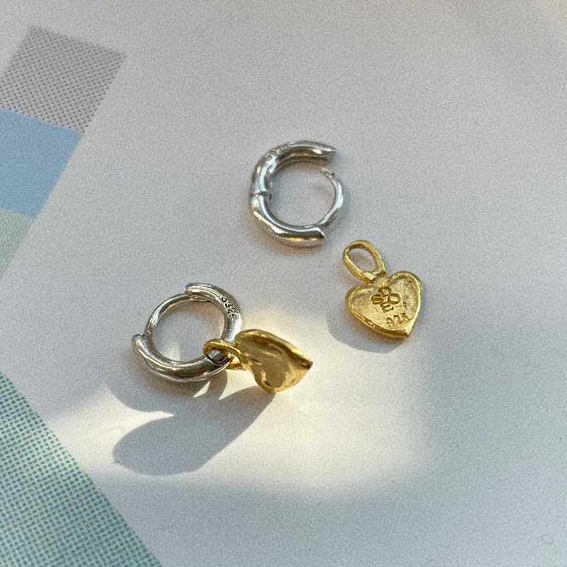 

Gold and silver contrasting colors, love, uneven personality, peach heart silver needle earrings, fashionable and versatile temperament