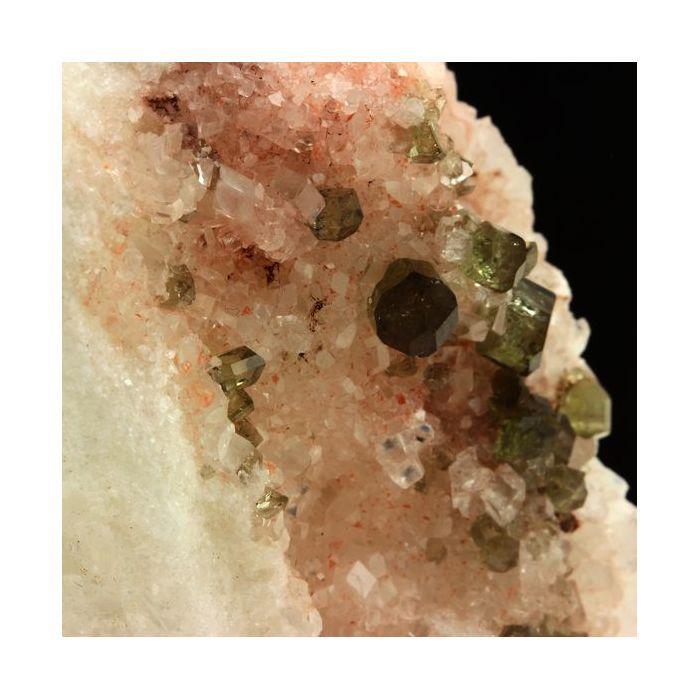 Pierres et Minéraux. Uvite, Magnesite. 1355.5 ct. Brumado, Bahia, Brésil.