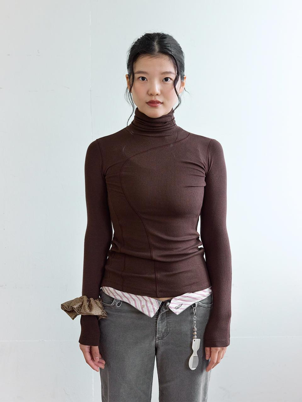 Colosins Natural Stalk Turtleneck Deep Brown Brown