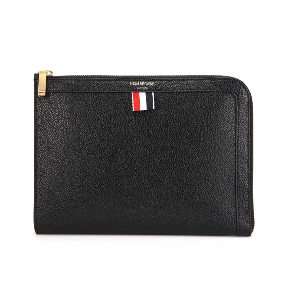 Tom Brown Mac072a 00198 001 Pebble Grain Three Line Tab Mini Clutch Bag