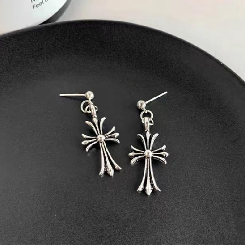 Simple high-end design niche temperament stud earrings women's light luxury fashion personalized earrings exquisite versatile sweet cool earrings