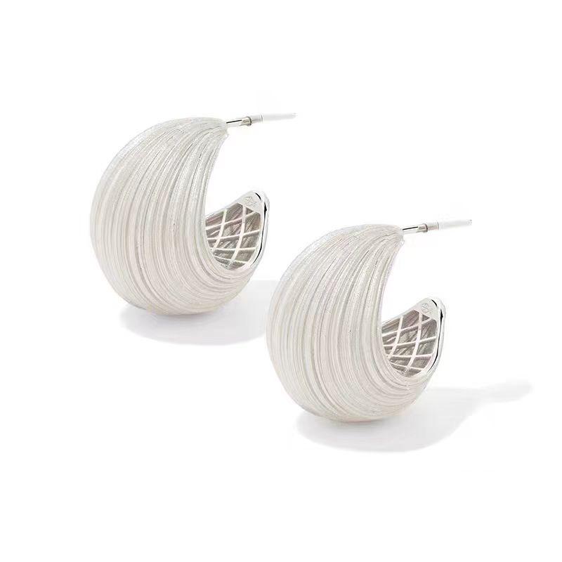 Versatile European & American Hook Craft Round Brushed Hoop Earrings - Niche, Fashionable, High-End Studs for Women