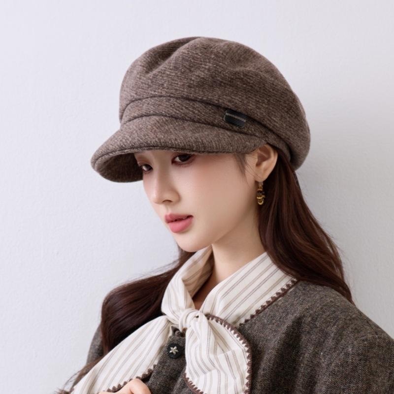 Autumn and winter hats are fashionable and versatile, middle-aged and elderly peaked hats, warm and thickened woolen hats, source spot.