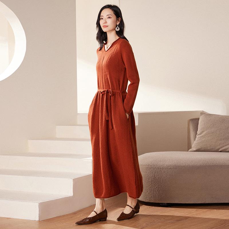 

Autumn/Winter 2025 Women s Chinese-Style V-Neck Pure Cashmere Long Dress with Loose Waist and Drawstring Large