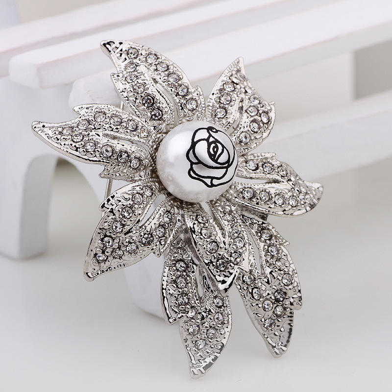 JMXD-European and American Trend Personalized Brooch Fashion Light Luxury Flower Pearl Brooch Dress Decoration Inlaid with Diamonds Metal Brooch белый