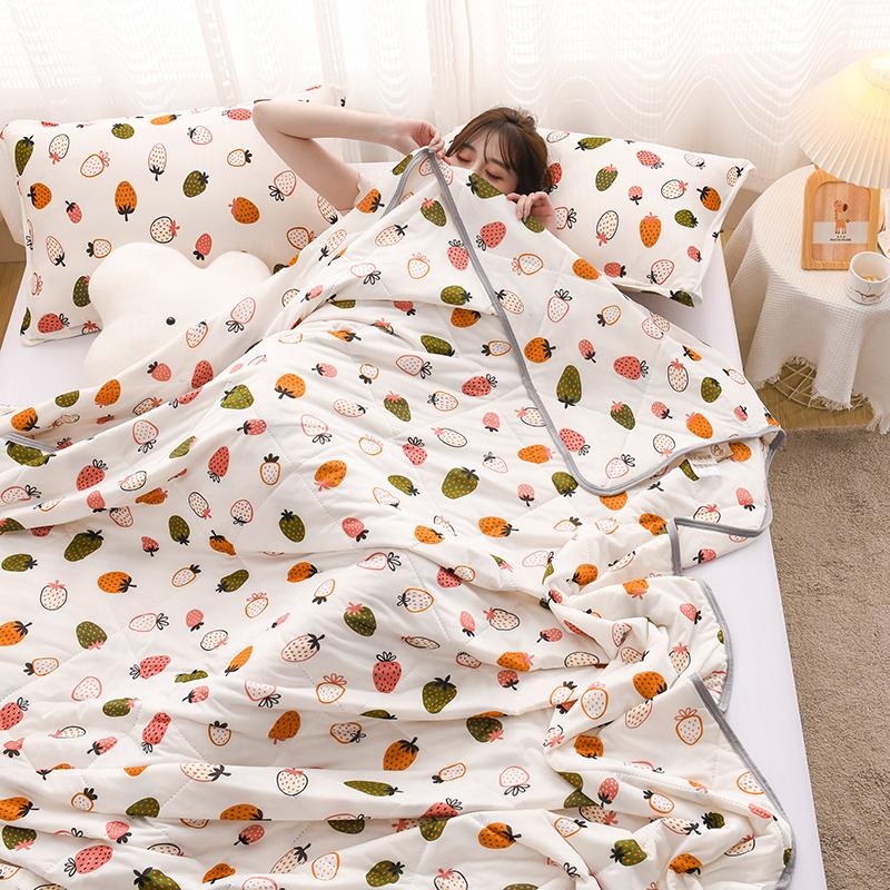 1Pc Summer Cute Strawberry Printed Thin Quilt Air Conditioning Comforter Kids Adults Girls Soft Breathable Cooling Blanket