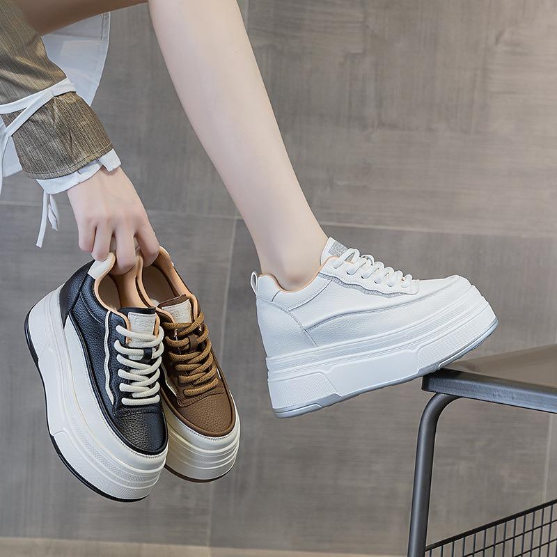 Herbst und Winter neue Plateau-Absatz kleine weiße Schuhe Muffin-Plattform Damenschuhe Innenhöhe erhöhen lässige kleine einzelne Schuhe Samt