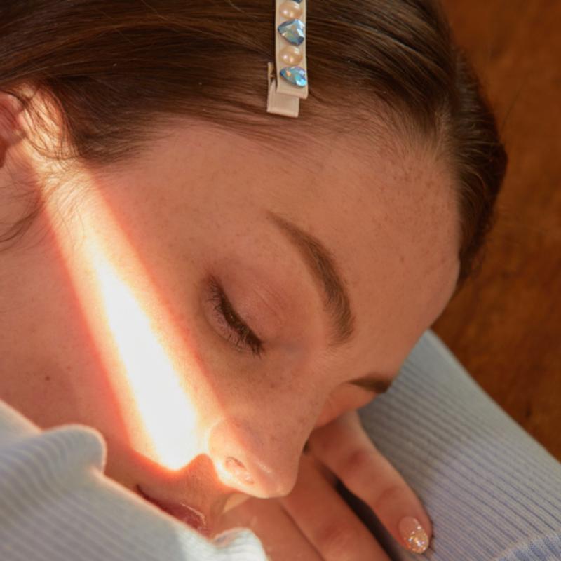 Der OMBRILLANT Petit Coeur Haarklammer (WEISS)