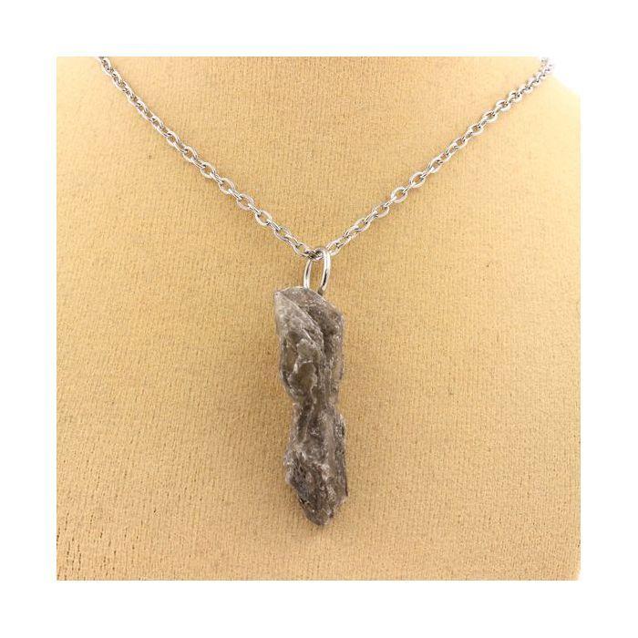 Pierres et Minéraux. Collier Gypse brut. 15.28 ct. Marcieu, Isère, France.