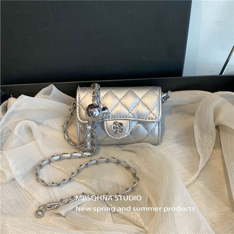 

Mbsqhna Classic Style Quilted Western Style Chain Bag Silver