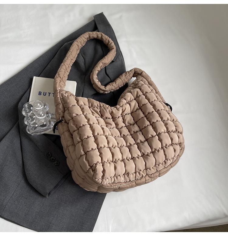 Korean version of pleated bubble cloud bag women's 2025 autumn new large-capacity messenger bag versatile shoulder tote bag