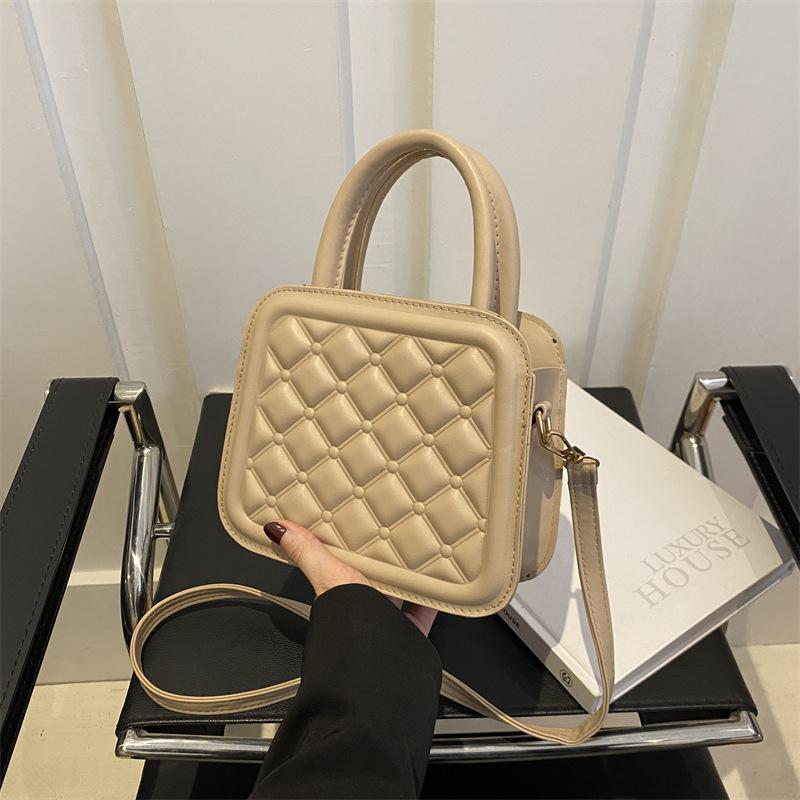 

Іноземний стиль з відступом ромб 2024 нова текстура модна весна цього року популярна портативна сумка через плече для жінок хакі