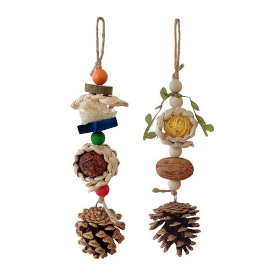 Designový háček na žvýkání ptáků z borovicového kužele s lankem odolným proti okousání, snadné zavěšení a uvolnění