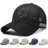 Sommerliche Baseballkappe aus Mesh mit gestickten Buchstaben und verstellbarer Passform für lässige Streetwear